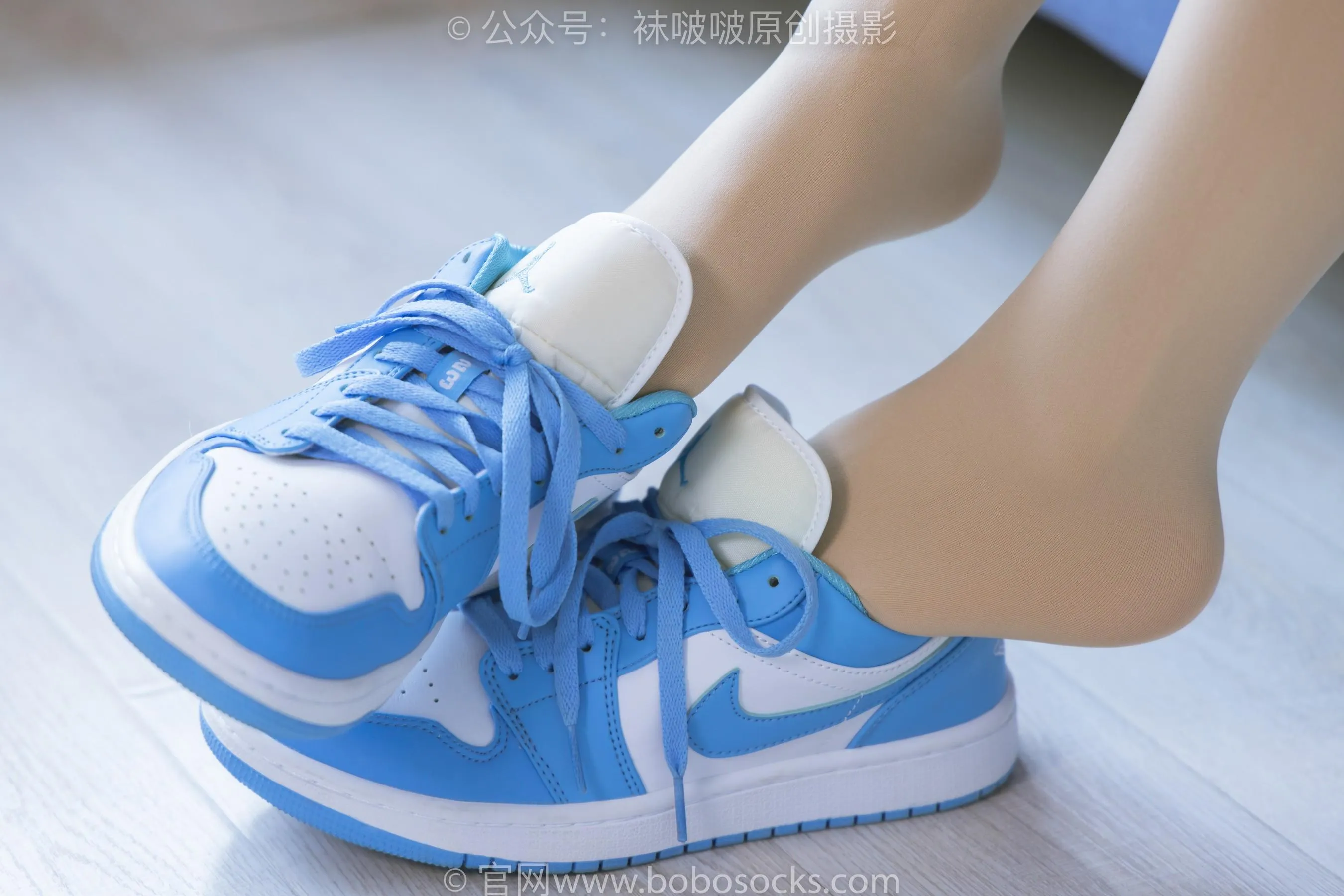 [BoBoSocks袜啵啵]NO.228 小沫-板鞋、厚肉丝、裸足 [90P]插图2